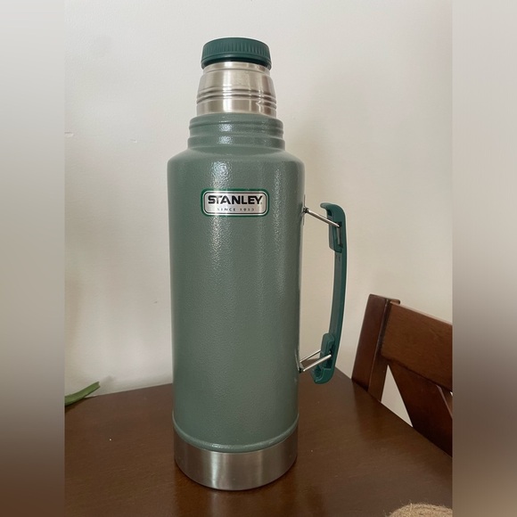 Stanley Other - Stanley 2 quart Thermos with handle